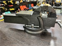 Тиски слесарные 150мм поворотные с наковальней 71615